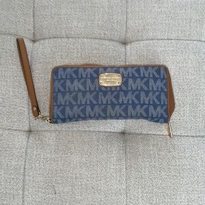 Michael Kors wallet. Rarely used.